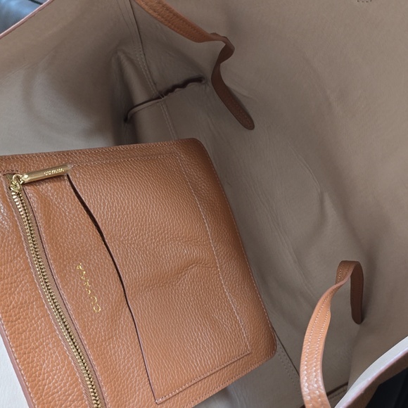 Cuyana Light Brown Large Leather Tote - Picture 8 of 14
